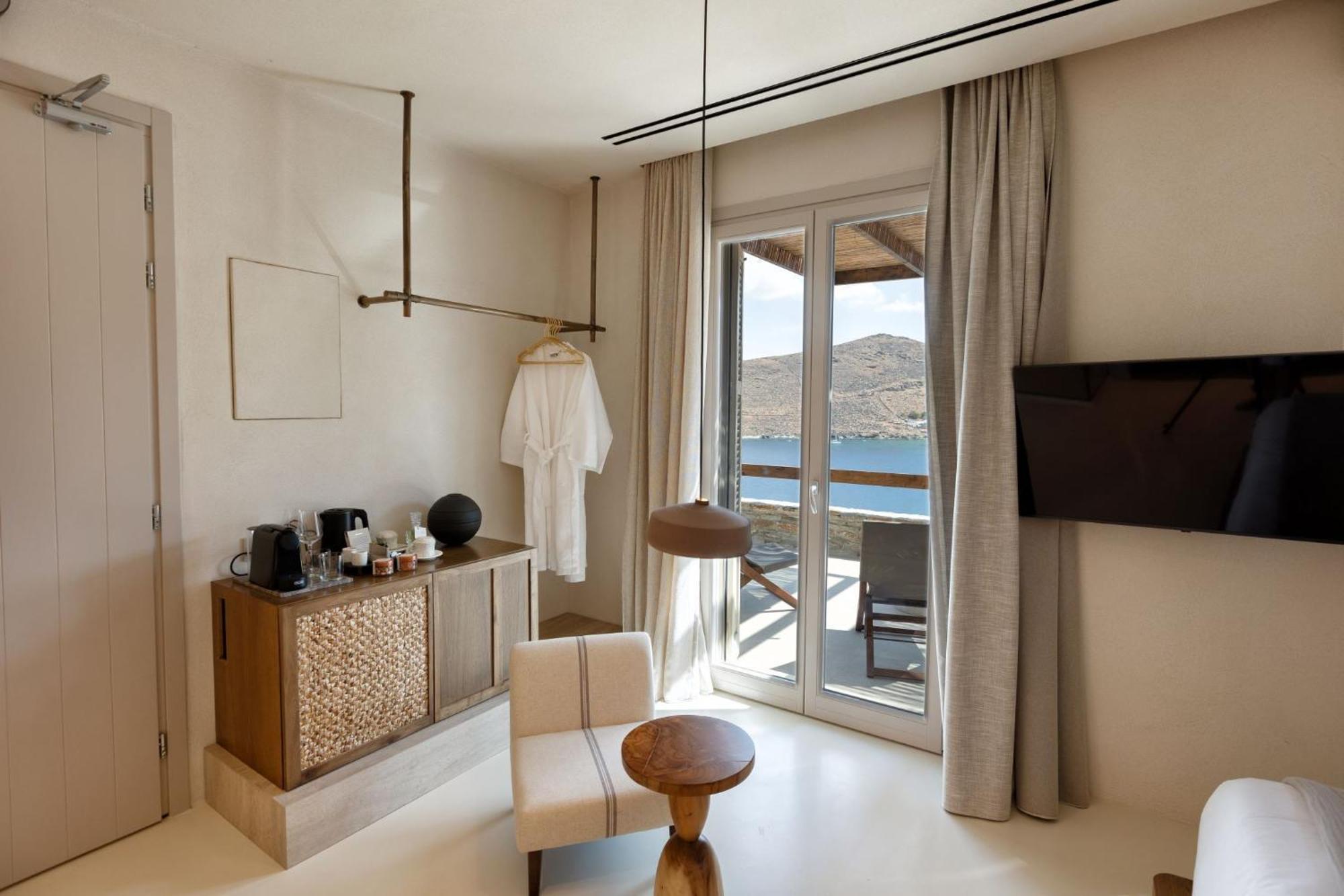 Yfes Hotel Китнос Екстериор снимка